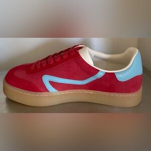 STEVE MADDEN WOMENS RED AND BLUE SNEAKERS